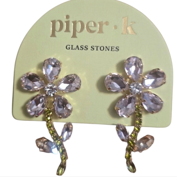 🔹️Piper K🔹️ Gorgeous Faceted Crystal Flower Stud Earrings Earrings ✨️🌼 - Picture 1 of 4